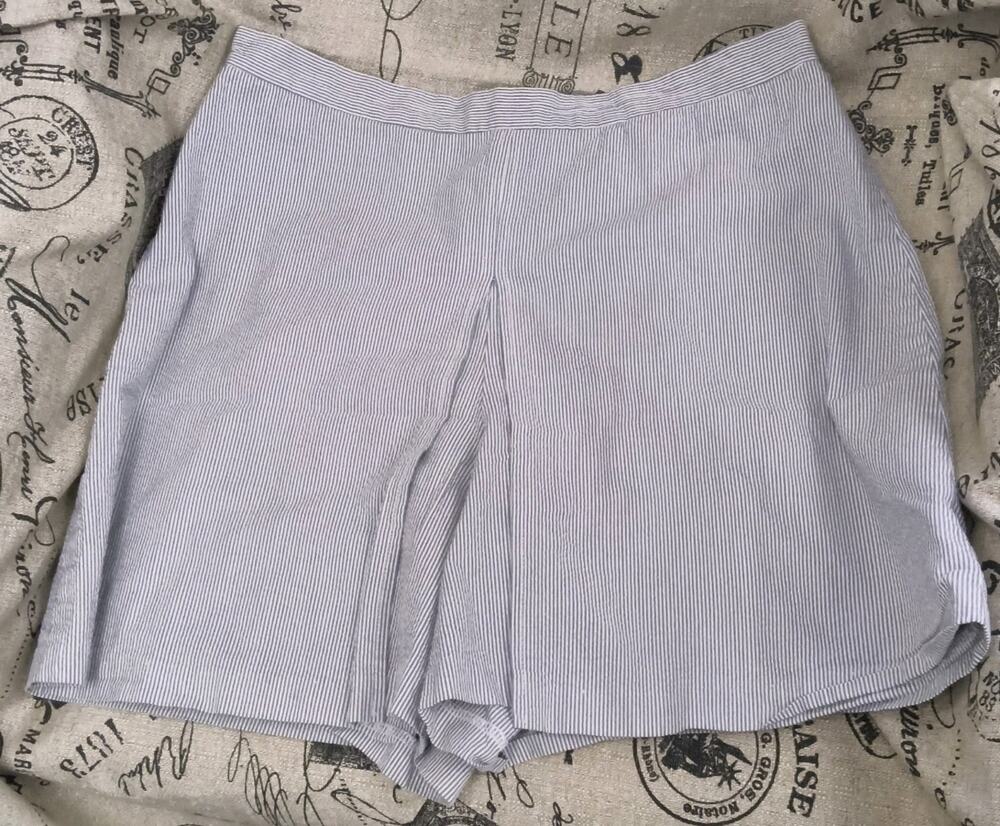 EUC Brooks Brothers BrooksGolf Sz 14 Womens Seersucker Blue/White Striped Skort